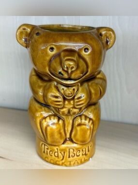 RARE Tiedy teddy bear cocktails vintage 1970s tiki mug collectible 5”